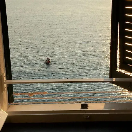 Casa Fronte Mare Apartment